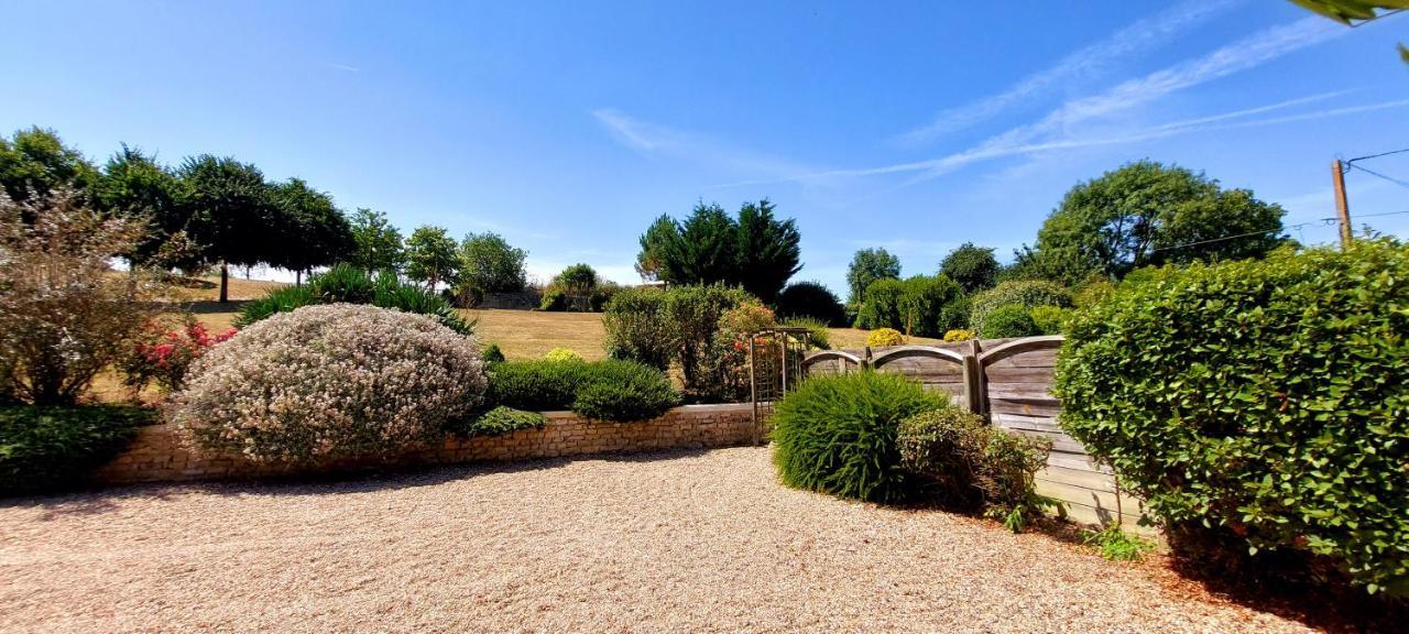 Le Domaine Des Roseraies Monfreville Exterior photo
