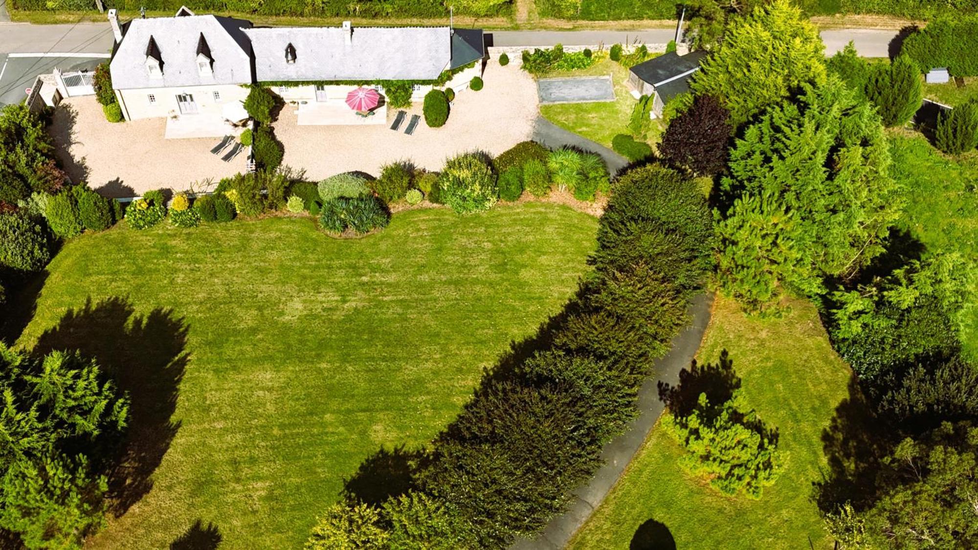 Le Domaine Des Roseraies Monfreville Exterior photo