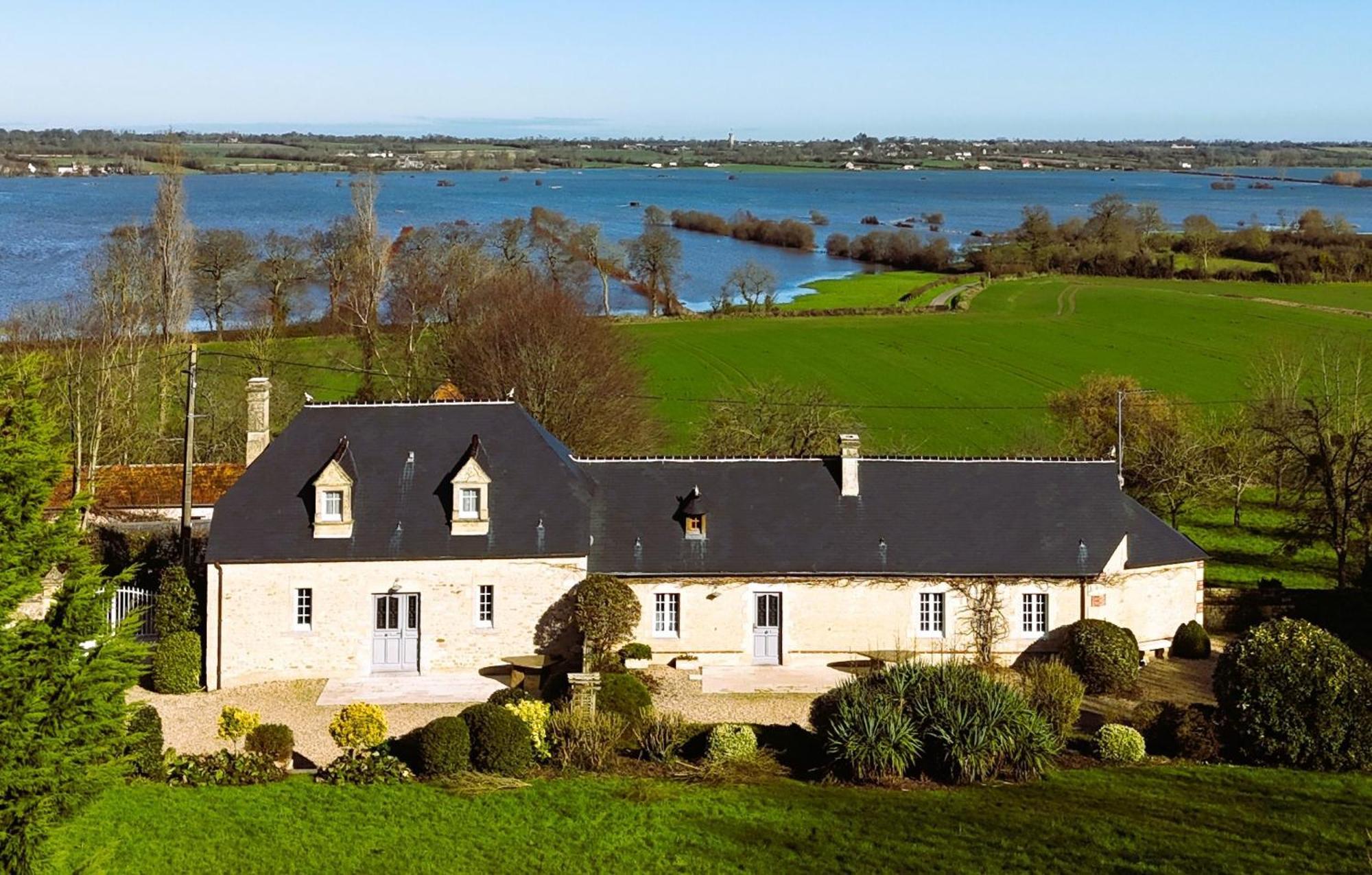 Le Domaine Des Roseraies Monfreville Exterior photo